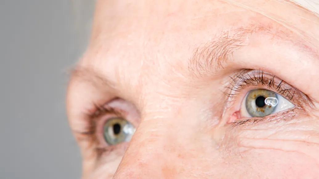 eyes close up green blue