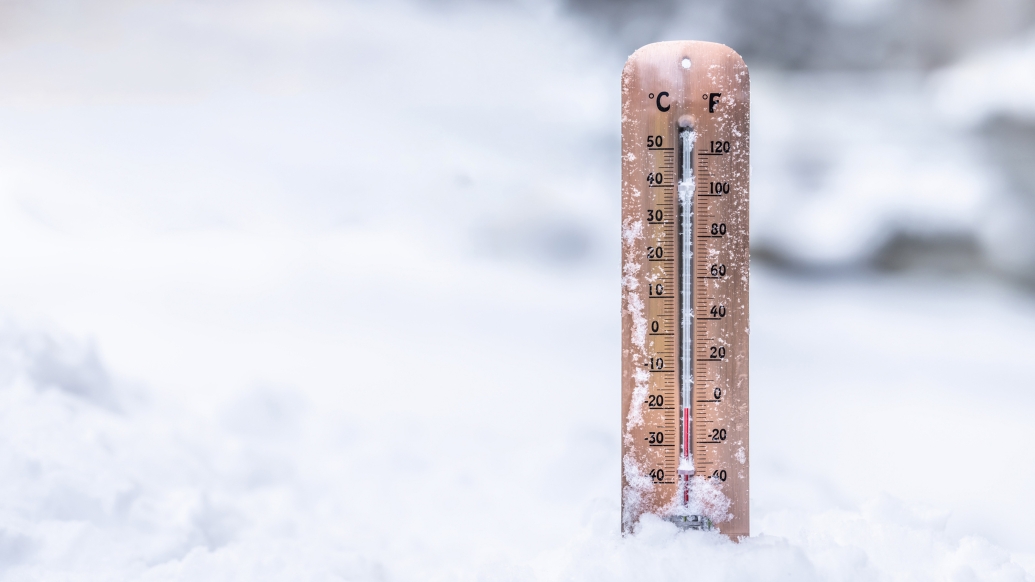 thermometer in snow 