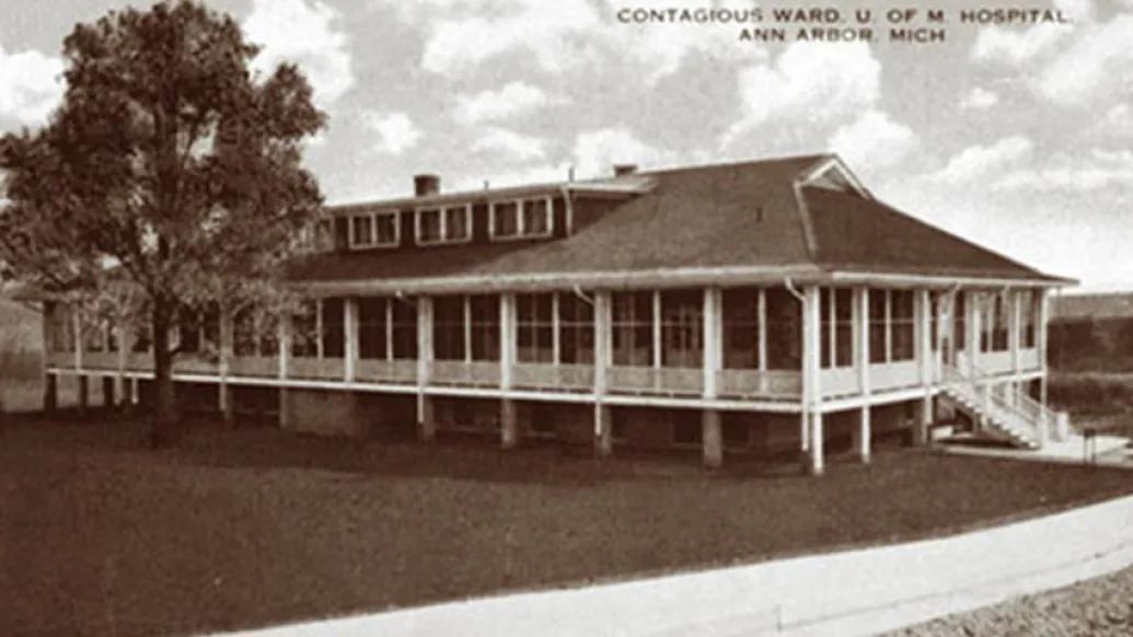 picture of building in black and white