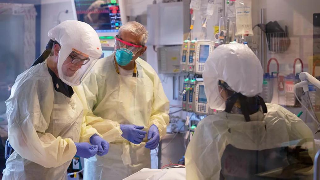 doctors nurses in full ppe