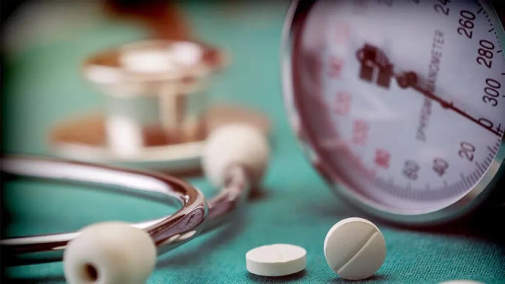 Stethscope and pills