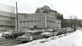 1963 photo of the Kreske Hearing Research Institute building with cars lining the street