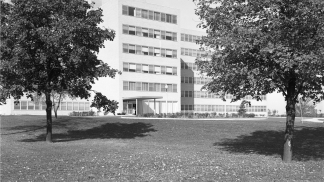 1953 photo of the outpatient clinic building exterior