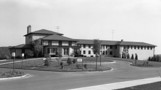 1947 photo of the veterans readjustment center building