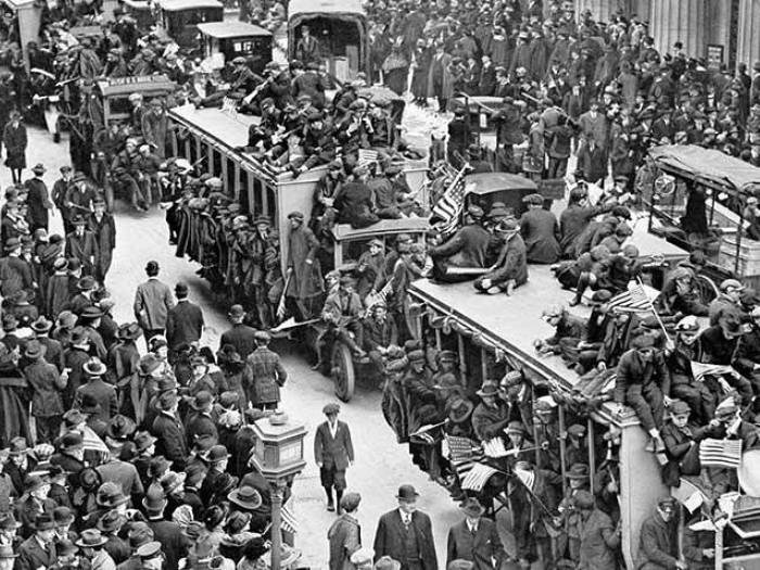 1918 crowd in public area with trolleys in black and white