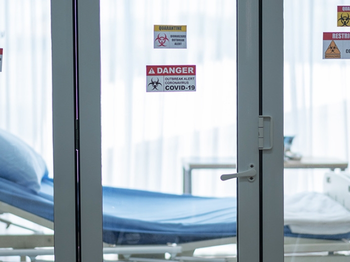 hospital bed containment quarantine glass