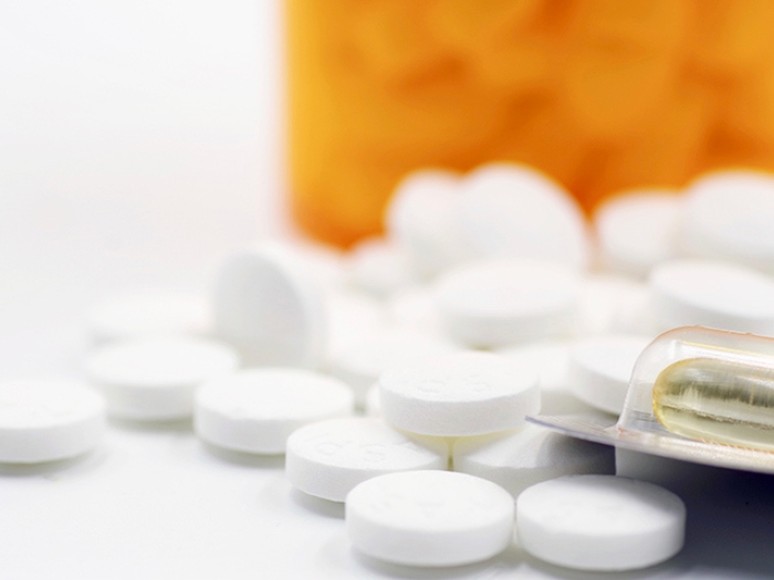 white pills bottle blured aspirin