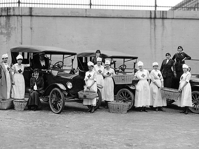 Old image of 1910 nurses 