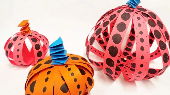 Pumpkins made of paper