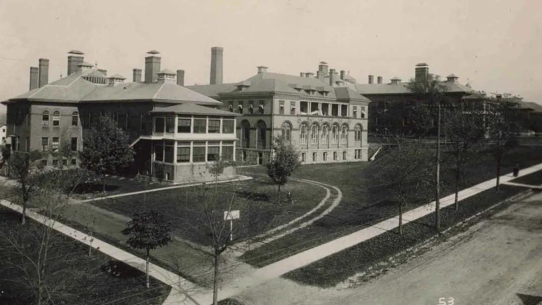 Catherine Street hospital group around 1910