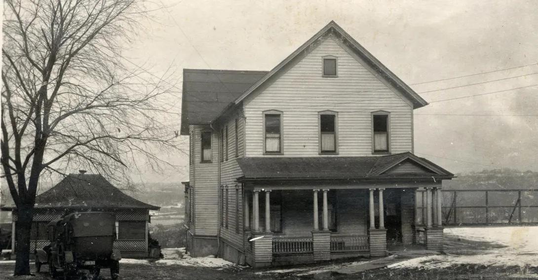 Interns Home, a house moved to the Catherine Street hospital campus in 1912 for interns to live in